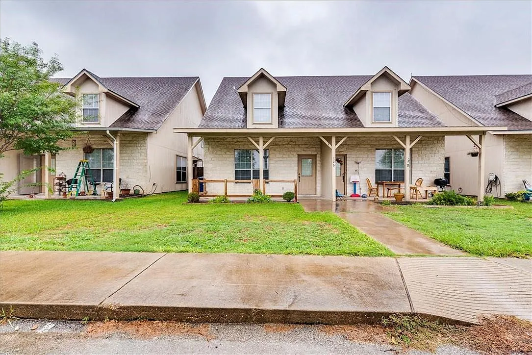 3 bed, 2.5 bath, 1730 sqft, $1,350 — Photo 1