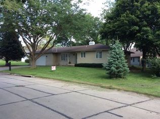 811 E 2nd Ave, Oakland, NE 68045