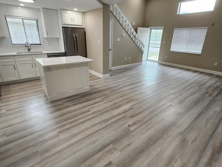 304 Wilson Ave — Photo 8