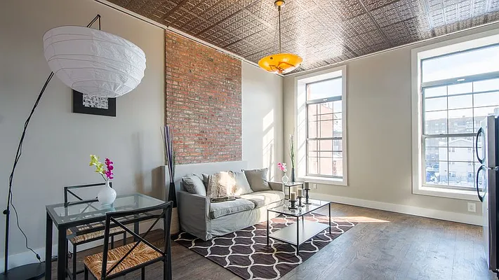 Rented by EXR | media 30