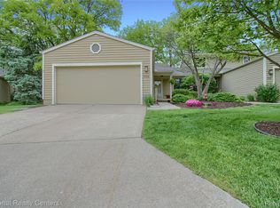 713 Woodcreek Cir UNIT 26, Saline, MI 48176