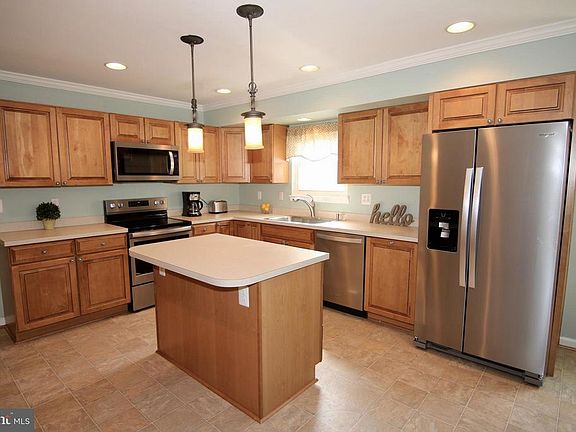 2nd image of 7806 Lasalle Ct