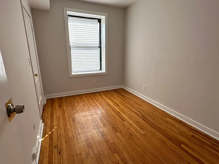 2200 S Marshall Blvd #1N — Photo 8
