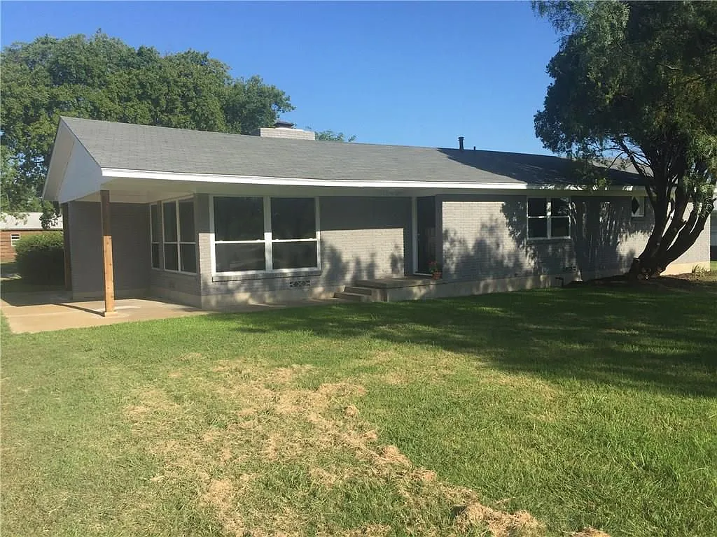 5 bed, 1900 sqft, $2,500 — Photo 1