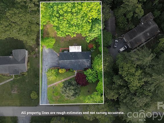 2nd image of 123 Castleton Ln