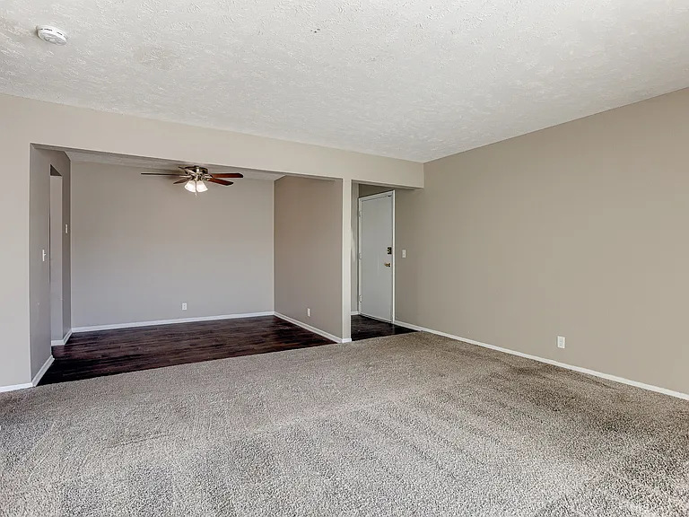 Omaha, NE Evergreen Terrace Apartments | 11A | Living