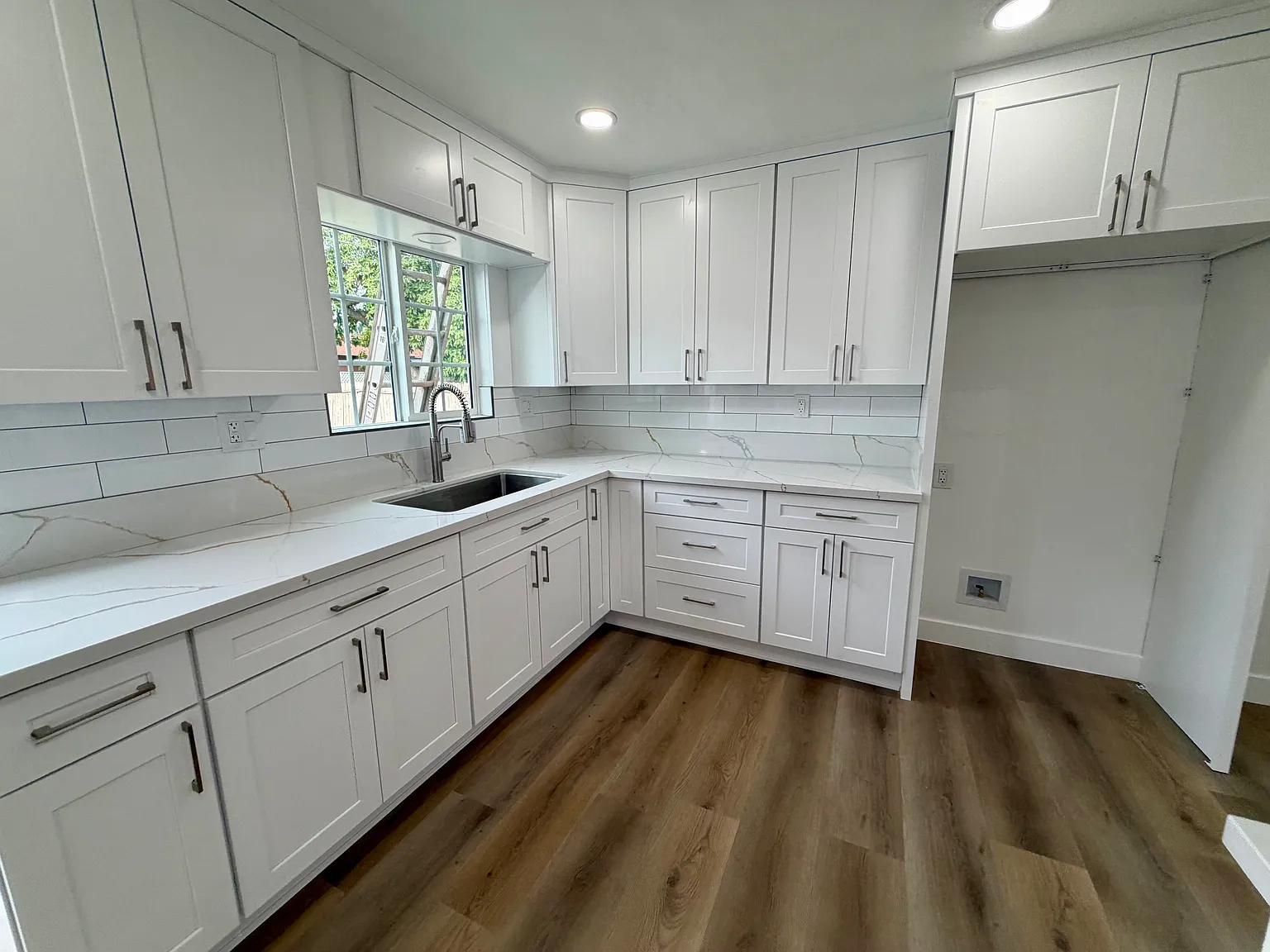 3 bed, 1000 sqft, $3,500 — Photo 4