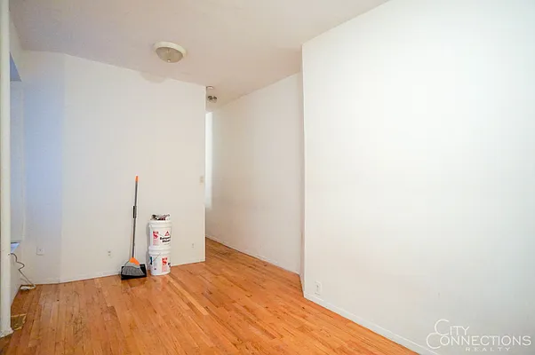 Rented by City Connections Realty | media 20