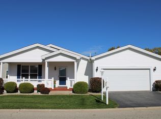 15 Rocking Horse Ln, Grayslake, IL 60030