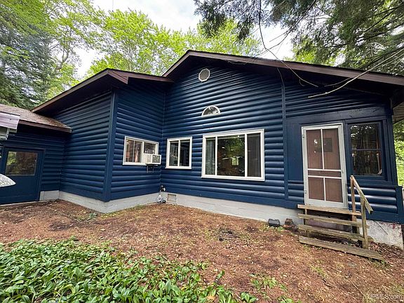 2nd image of 428 Green Garden Rd