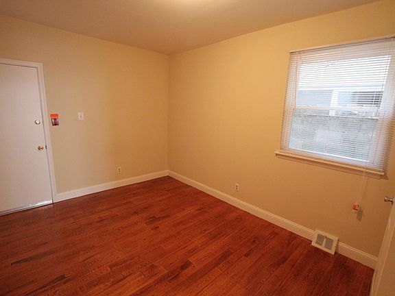 4th image of 933 S 10th St Floor 1