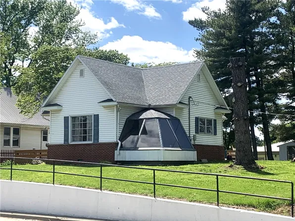 1 Cedar St, Pana, IL 62557
