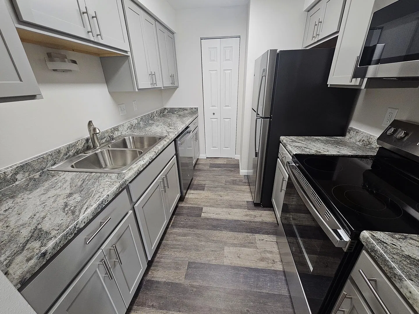 Orchard Village Apartments — Photo 4