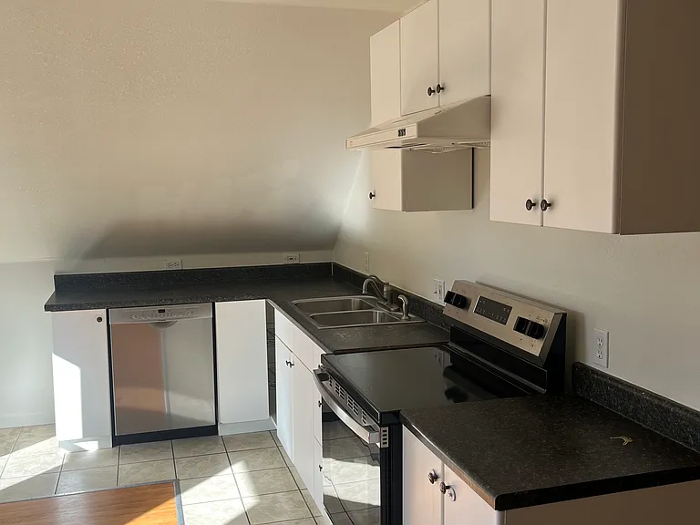 82 Alexander St #1 — Photo 9