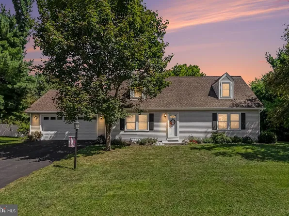 37 Goldenrod Dr, Carlisle, PA 17015