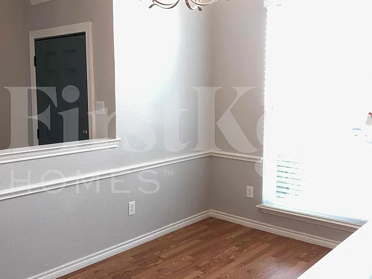 1027 Sea Shell Dr — Photo 2