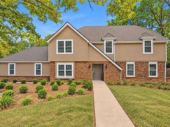 2548 E Golden Oaks Dr, Fayetteville, AR 72703