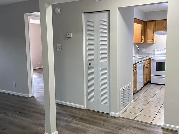 4th image of 1002 La Fontenay Ct