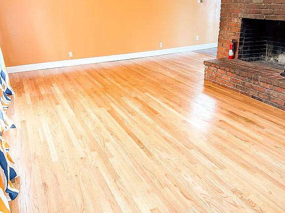 5th image of 2428 Frances St