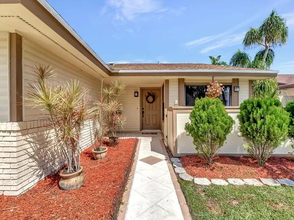 13 Fawlkland Circle, Boynton Beach, FL 33426