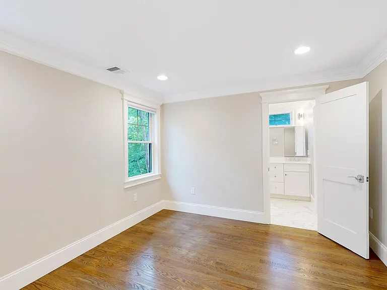101 Sumner Rd — Photo 44