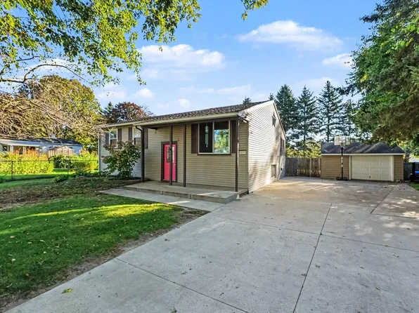 5679 Juniper Dr, Jackson, MI 49201