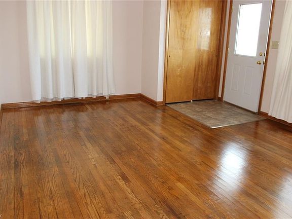 5th image of 802 Jennie Lou St
