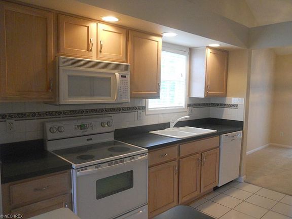 4th image of 729 Elmwood Point