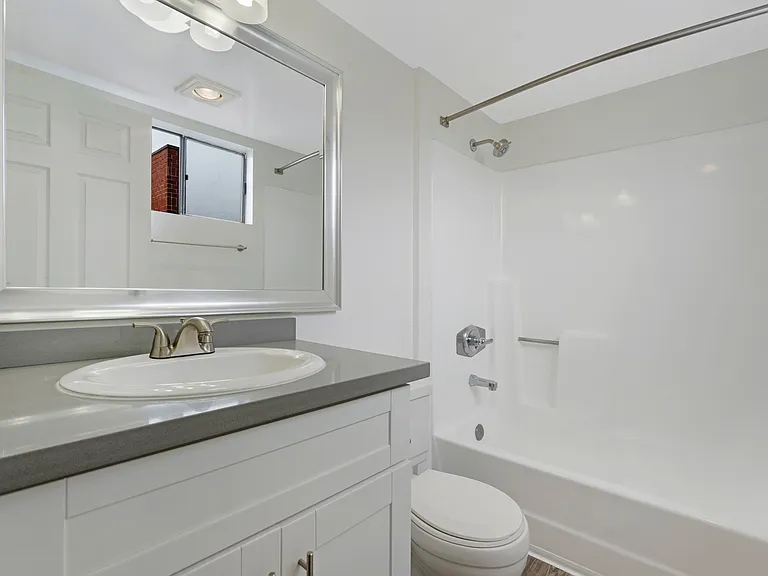 The Jeremy Apts — Photo 14