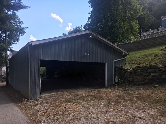 4th image of 217 Short St
