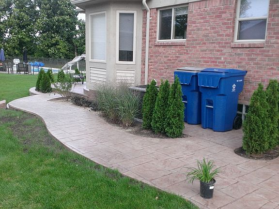 3rd image of 57514 Hawthorn Dr
