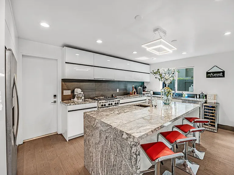 765 Orion Way — Photo 3