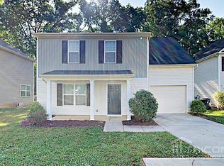 8302 Four Sisters Ln, Charlotte, NC 28215