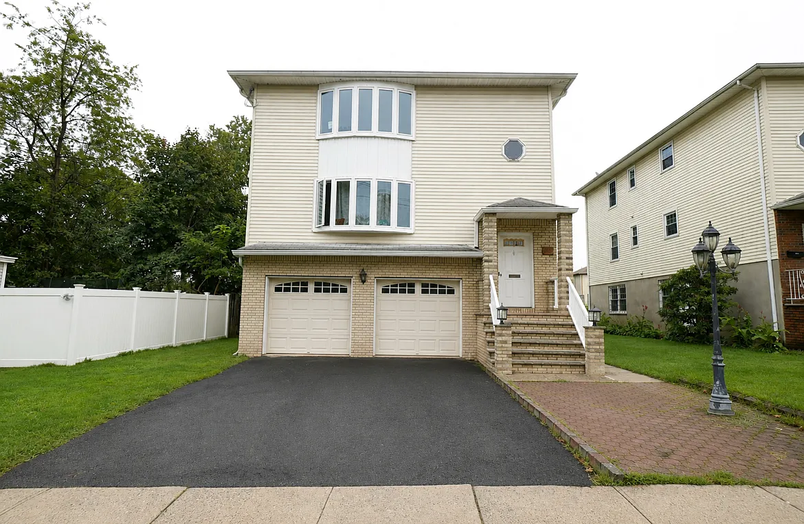 3 bed, 1000 sqft, $3,000 — Photo 1