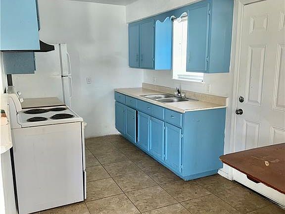3rd image of 2403 Benitez St