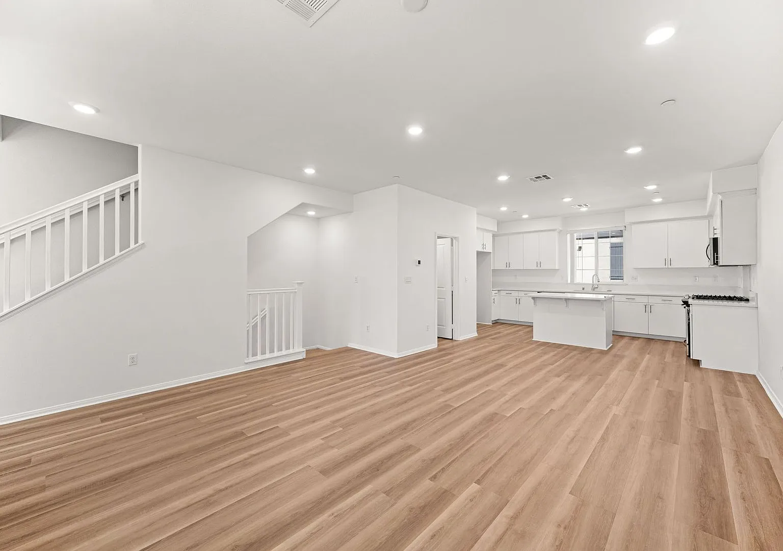 3-level home in Rancho Cucamonga — Photo 2