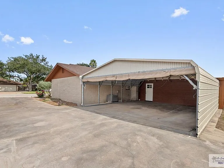 1925 Loquat Dr — Photo 32