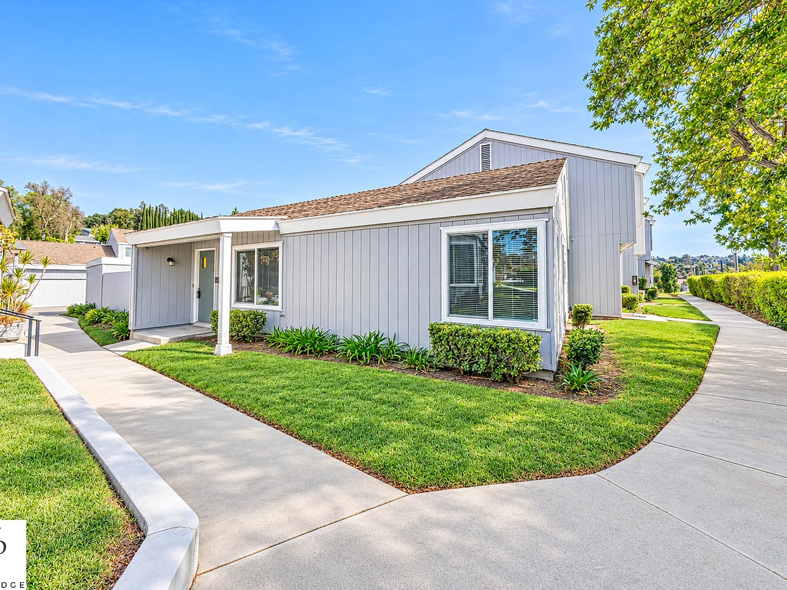 3 bed, 989 sqft, $2,900 — Photo 1