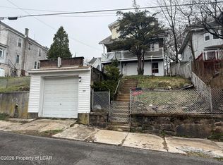 215 Ohio Ave, Shenandoah, PA 17976