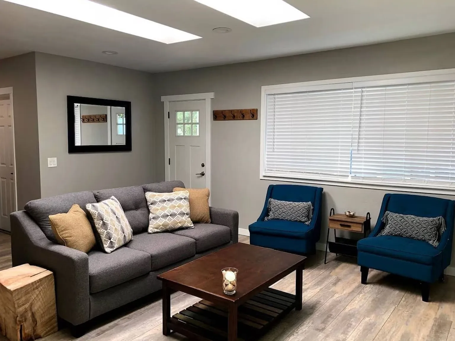 3 bed, 1.5 bath, 1100 sqft, $1,799 — Photo 3