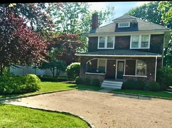 https://photos.zillowstatic.com/fp/c6fa71d1e1d35439cb91393e7815db52-p_e.webp