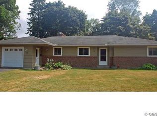75 Penarrow Rd, Rochester, NY 14618