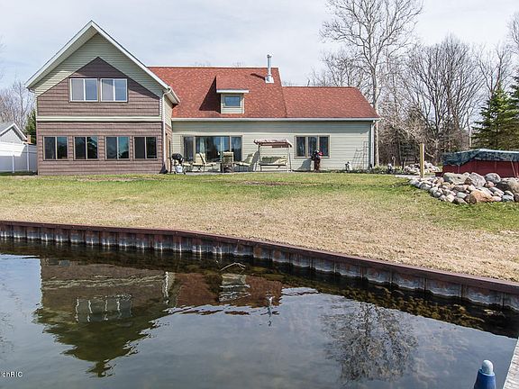 2nd image of 18 Bayshore Dr