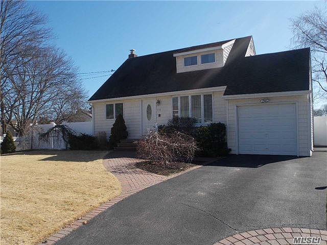 1st image of 116 Wantagh Ave S