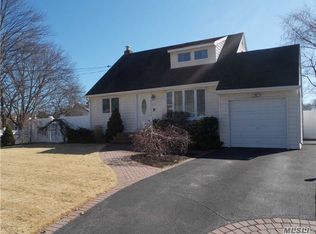 116 Wantagh Ave S, East Islip, NY 11730