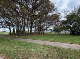 Crestwood Ln, North East, PA 16428