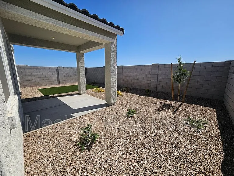 33723 N Blackwell Dr — Photo 11