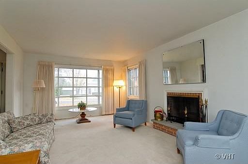 2nd image of 407 W Lakeview Dr