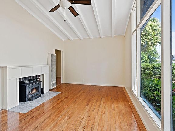 2nd image of 100 Thompson Avenue