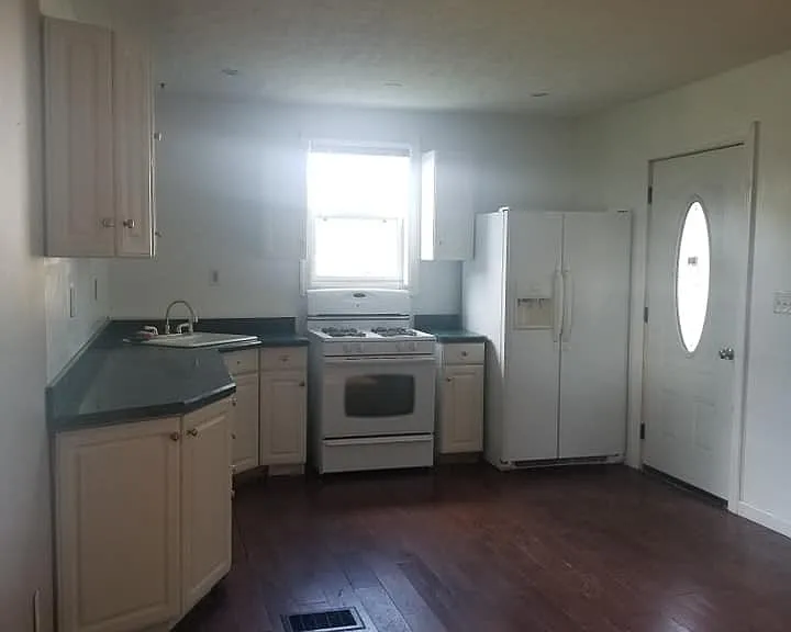 113 Cleveland St — Photo 8